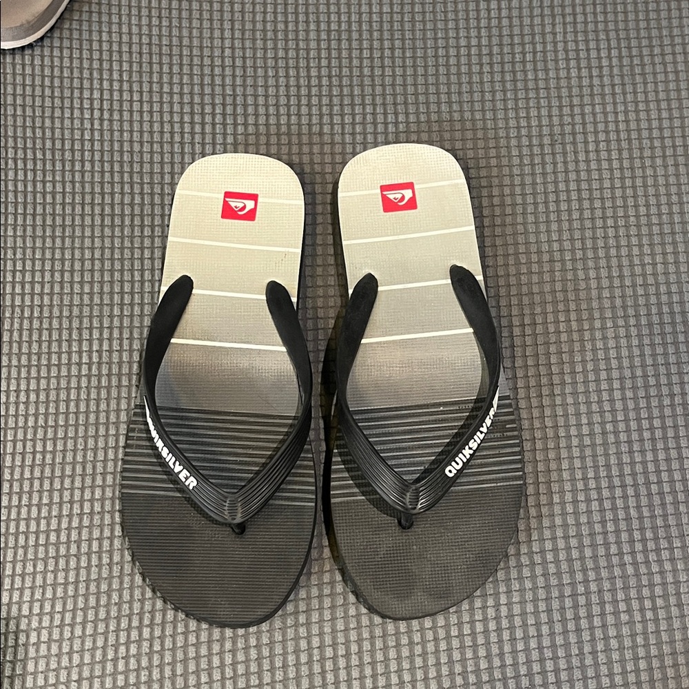 Quiksilver Men's Black and Gray Flip Flops